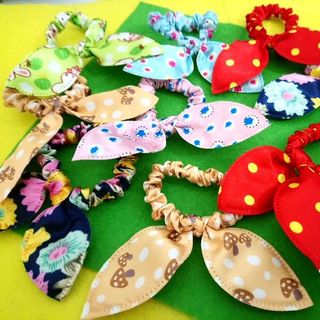cột tóc nhiều màu hình tai thỏ