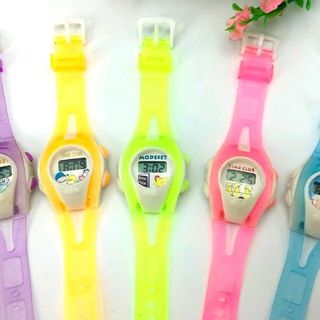 Đồng hồ điện tử có sẵn pin