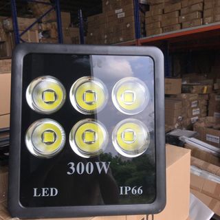 Đèn pha LED 300W chiếu sân bóng giá sỉ