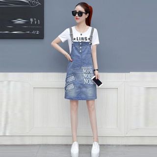 Đầm Yếm Jean Wax In Chữ Phong Cách