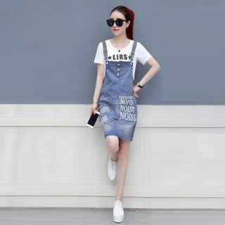 Đầm Yếm Jean Wax In Chữ Phong Cách