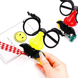 Mắt kính kèm râu bằng nhựa