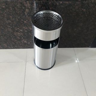thùng rác inox có khay bên trên