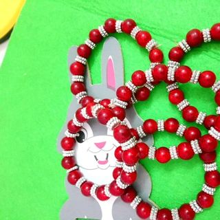 vòng đeo tay màu đỏ mix kim loại