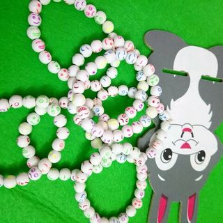 chuỗi đeo tay phong thủy màu trắng