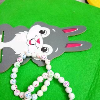 chuỗi đeo tay phong thủy màu trắng