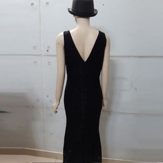 Đầm Đen Dự Tiệc Ren Lót Kim Tuyến Đính Đá Cổ Tim