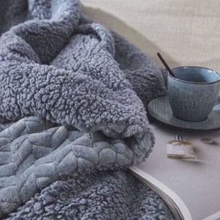 GIÓ CỨ VỀ ĐÃ CÓ CHĂN ẤM ĐẮP RỒI