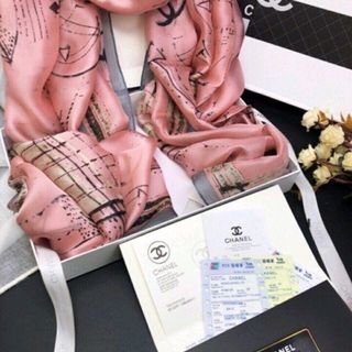 KHĂN LỤA HÃNG KÈM HỘP CHUYÊN SỈ