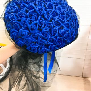 Hoa hồng sáp thơm bó 99 bông ren
