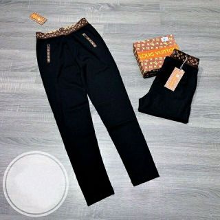 Quần legging cạp chữ