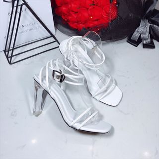 Giày sandal trangs