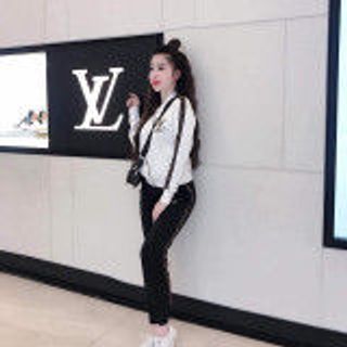 Bộ quần áo thể thao nữ