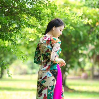Áo dài truyền thống lụa họa tiết hình học