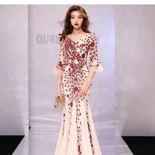 Đầm ren dạ hội xinh xắn
