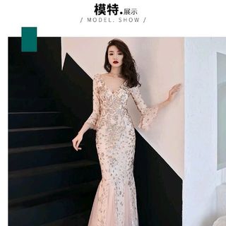Đầm ren dạ hội trẻ trung
