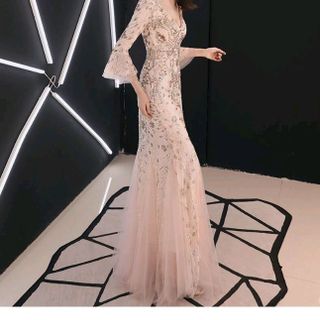 Đầm ren dạ hội trẻ trung