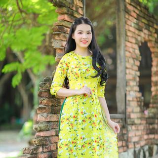 Áo dài truyền thống lụa tơ vàng hoa nhí