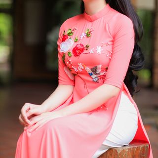 Áo dài cam thêu ruyban hình hoa