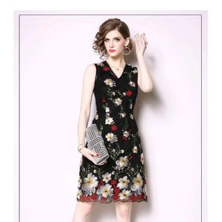 Đầm ren hoa cao cấp trẻ trung
