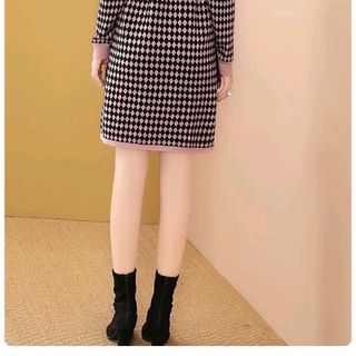 Đầm len caro xinh xắn