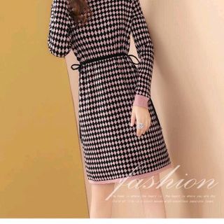 Đầm len caro xinh xắn