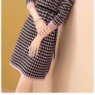 Đầm len caro xinh xắn