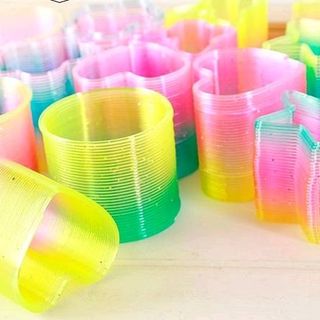 đồ chơi lò xo đủ mẫu