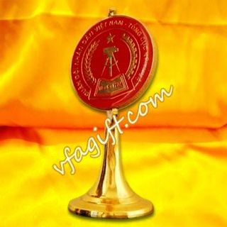 của hàng bán cúp đồng xoay nhận đúc cúp kỷ niệm cúp vinh danh cuộc thi