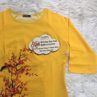 Set áo dài cách tân tơ nhung nền vàng in cảnh làng quê
