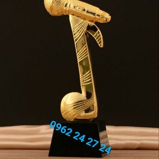 của hàng bán cúp đồng xoay nhận đúc cúp kỷ niệm cúp vinh danh cuộc thi