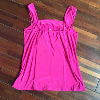 Áo hai dây màu hồng