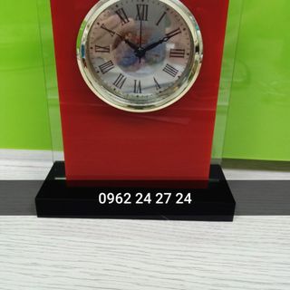 của hàng bán đồng hồ gỗ để bàn làm quà tặng họp lớp chuyên sản xuất đồng hồ kỷ niệm bán đồng hồ sỉ lẻ theo yêu cầu