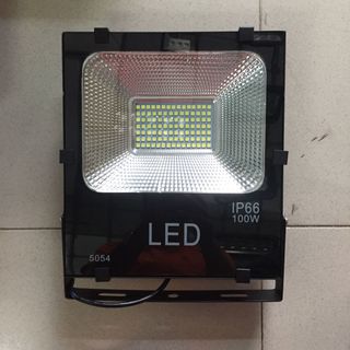 Đèn pha LED 100W chip SMD 5054 cao cấp giá sỉ