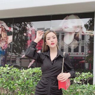 Đầm body sơ mi đen xoắn ngực