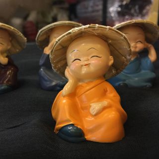 Bộ bốn chú tiểu tứ không đội nón