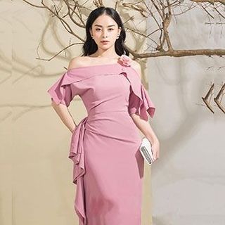 ĐẦM LAI NHỌN HỞ VAI ĐÍNH HOA HỒNG TRƯỚC NGỰC MS 2388