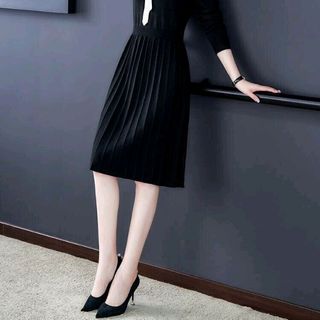Đầm len màu đen