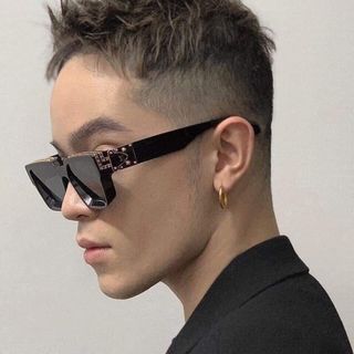 Kính mát hotmodel