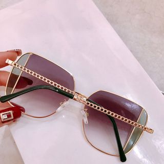 Kính mát model gọng xích