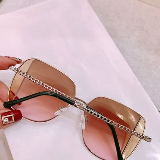 Kính mát model gọng xích