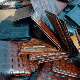 Sale nhanh lô ví dập vân cá sấu