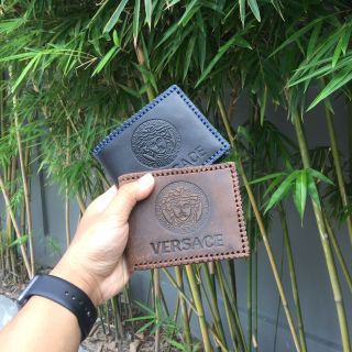 Ví da bò sáp Bavida hiệu Versace