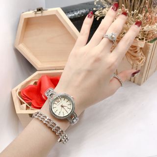 ĐồngHồ Dây Lắc Model