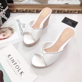 Dép xuồng d