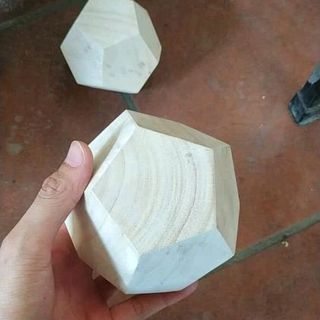 lịch gỗ để bàn 12 mặt ngũ giác