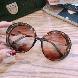 Kính mát model mắt tròn