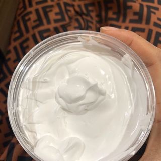 kem body phân tử nước