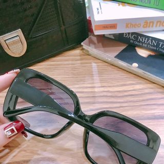 Kính mát model có 4 mầu như hình