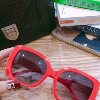 Kính mát model có 4 mầu như hình